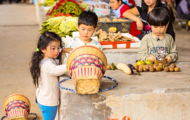 孩子写“零花钱申请书”申请100块，给小票自证，网友：太乖了