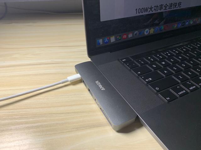 MacBook必备“贴身”配件-ANKER 七合二拓展坞