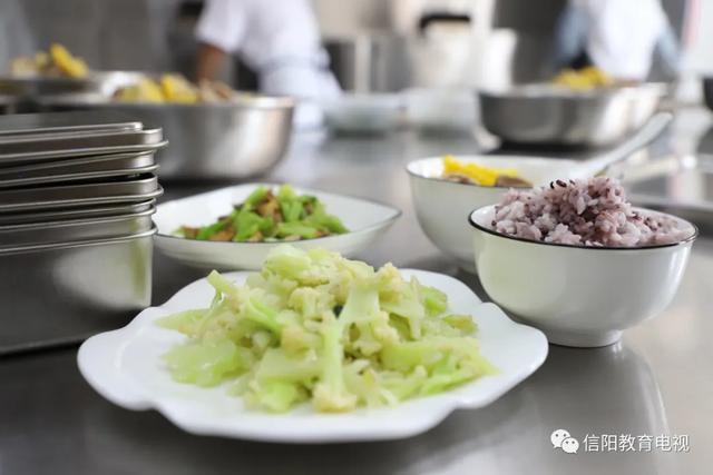 超级宝妈▲吃饭饭 我们是认真的