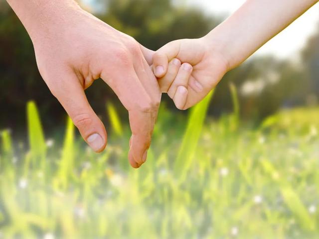 中国妇女报|今天我们需要怎样的父教丨孩子需要看得见、摸得着…的爸爸