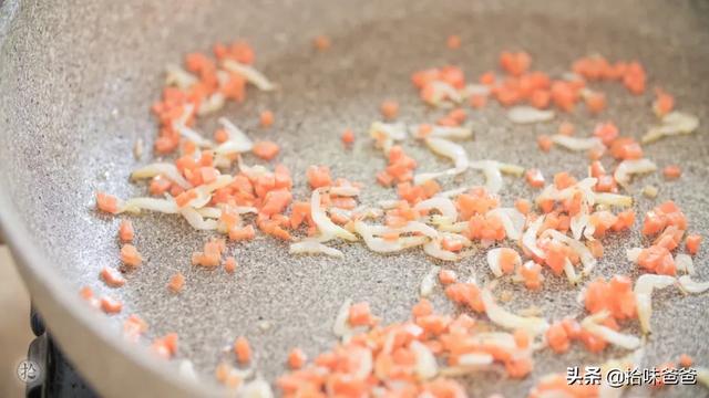 「超级宝妈」焦香四溢透着十足奶香的营养饭团，这么做孩子都爱吃！