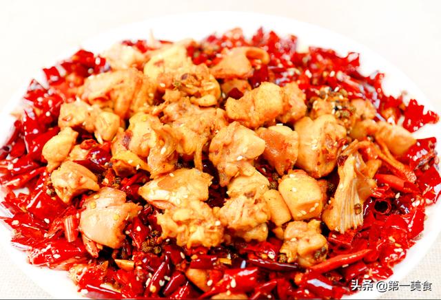 川菜冷吃兔，大厨教你腌制时只加这3味料，像吃“活兔”一样鲜