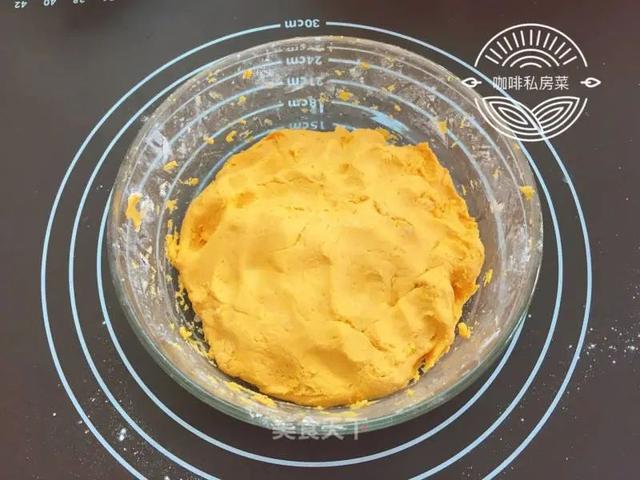 天气凉别再吃冷饮了，试试这道甜品吧！超级好吃又补气血哦