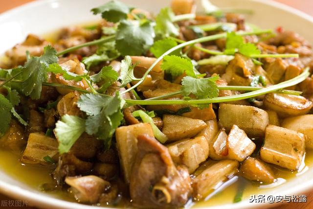 香嫩黄焖鸡，巨好吃的下饭菜，佐酒拌饭超赞，鲜香入味的家常菜