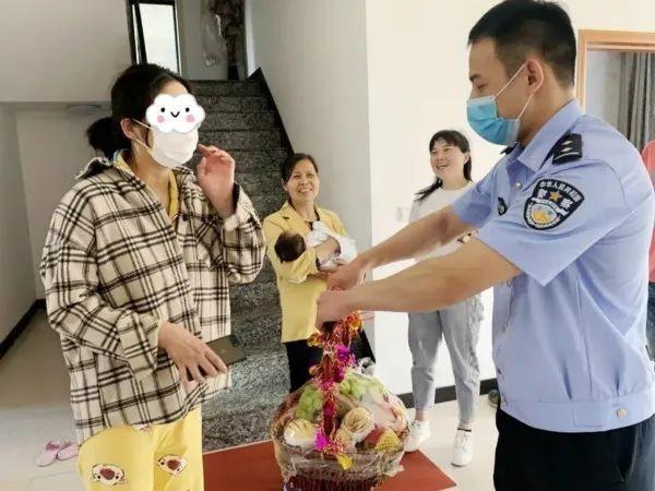 #你的育儿经#“我孩子要没命了!”宁波出生27天的宝宝噎奶情况危急!妈妈哭着求助,幸好…