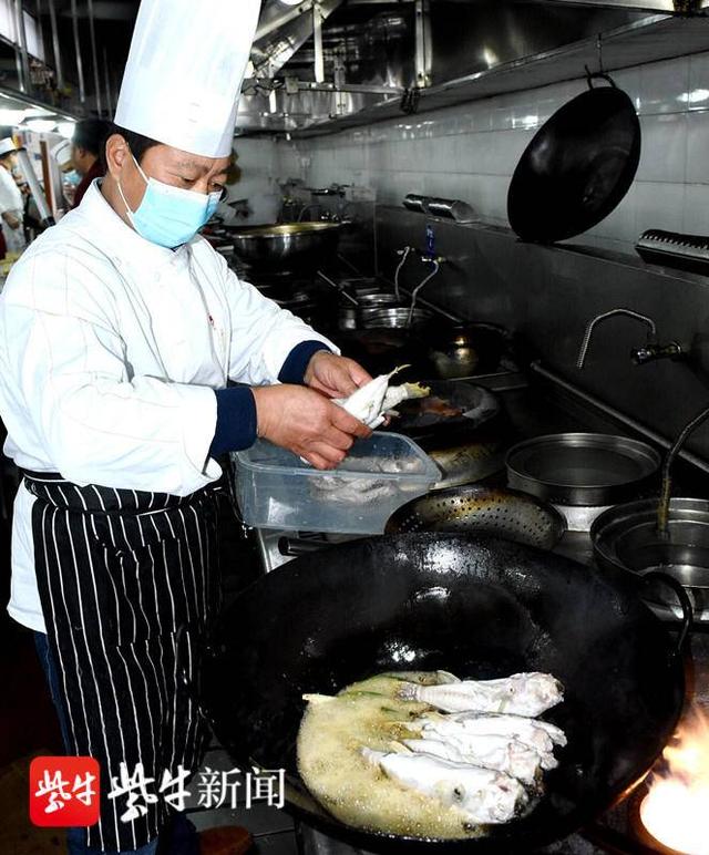 专家|“仪征一桌菜”现场评审，牛肉、鮰鱼、老鹅、河蚌……30道特色菜看馋评委