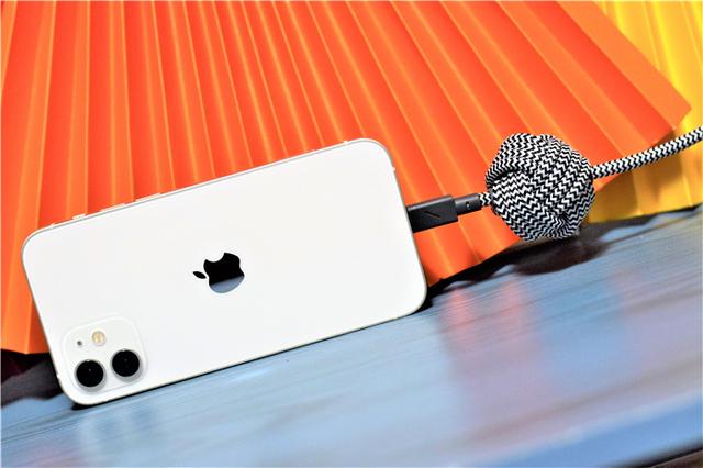 白色iPhone 12到了，保护套、快充头种草也到了