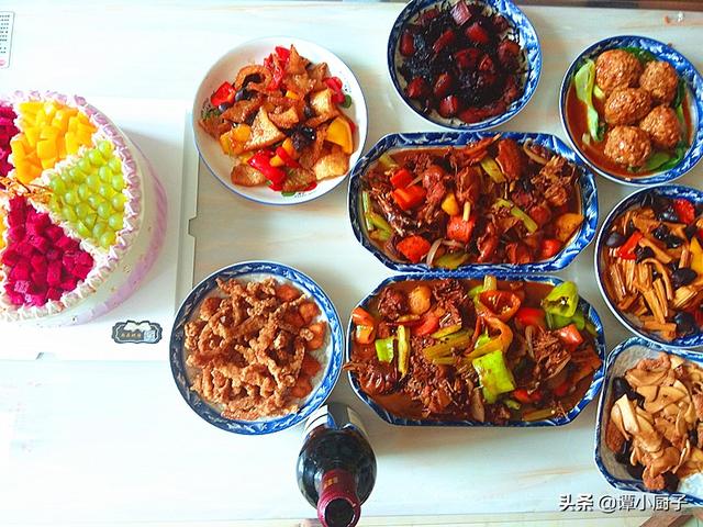 山东一家7口的生日宴，在朋友圈炸了，网友：看饿了，求蹭饭