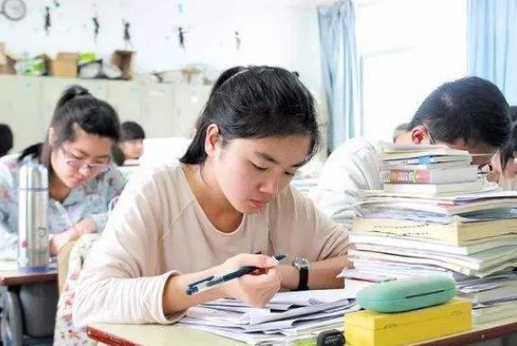 『你的育儿经』“凭啥让我儿子帮忙？”老师让优生辅导差生，家长怒讨说法