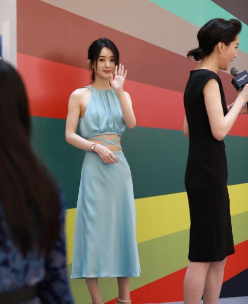 初凉|上帝吻了赵丽颖的脚,却给了她一双“埃及脚”,穿高跟鞋太真实了