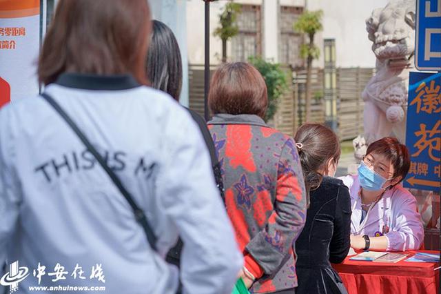 杏林|“杏林春雨”进社区 健康服务零距离「组图」