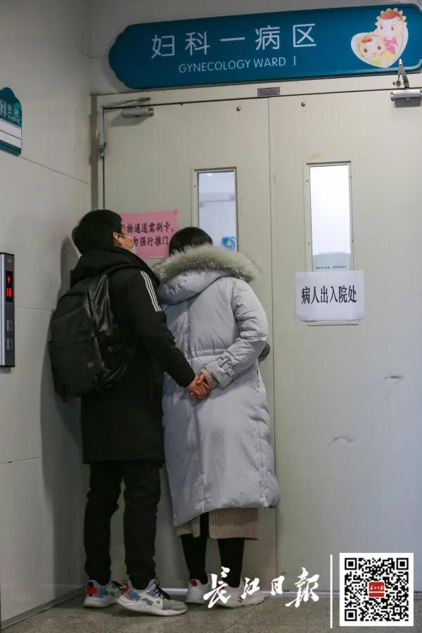 「你的育儿经」感染新冠肺炎的孕妈妈产女23天后，一家三口终于团聚了