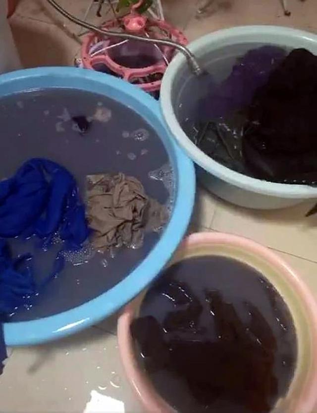 超级宝妈▲熊孩子高空“泼墨”全楼遭殃，父母高级“洗白”，网友纷纷点赞