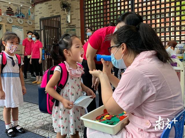 超级宝妈|直击｜广州萌娃返园首日，老师家长“成功交接”