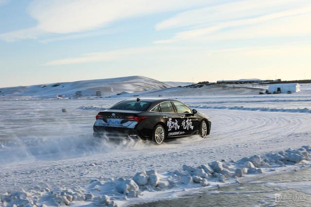 在冰面上飙车6小时后 我写下了这篇7000字丰田混动车评