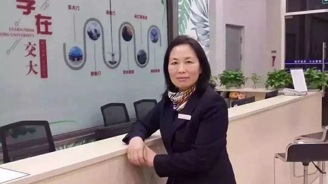 北柠陌寒▲给你一年100W，能养出黄磊女儿多多一样优秀的孩子吗？