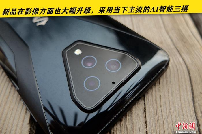 【中国新闻网客户端】5G上装硬核升级释放旗舰性能 腾讯黑鲨游戏手机3评测