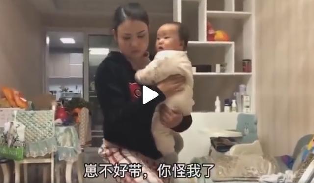 你的育儿经|宝宝哭闹不睡，妈妈一脚踢翻碗筷还凶孩子，引网友热议：我理解你