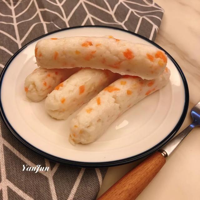 大眼睛的女孩|辅食课堂 | 买啥肉肠，自己做的安全又好吃