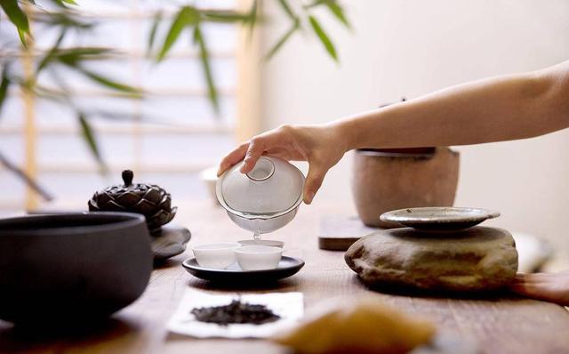喝茶有什么好处?经常喝茶的人,有这几个好变化