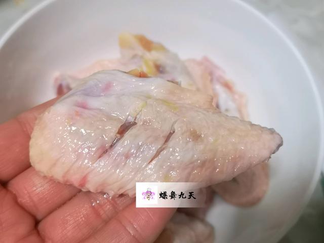 #超级宝妈#蜂蜜配“它”天生一对，即营养又美味，女儿一口一个吃不停