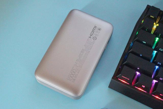 小米生态链紫米出多功能移动电源：不仅能充电、读U盘还能投屏