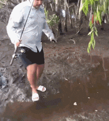 搞笑gif:妈呀,这魔鬼的步伐,摔得可不轻