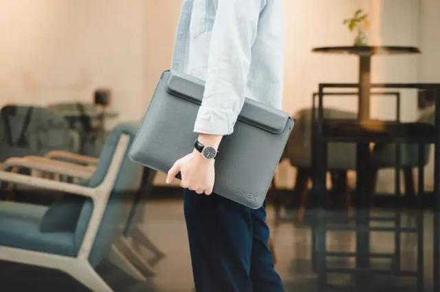 海外众筹346万！这电脑包自带支架超轻便，脊椎舒服炸了