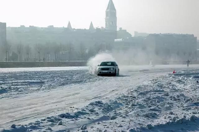 冰天雪地，开车注意！这份雪天安全行车锦囊请您收好