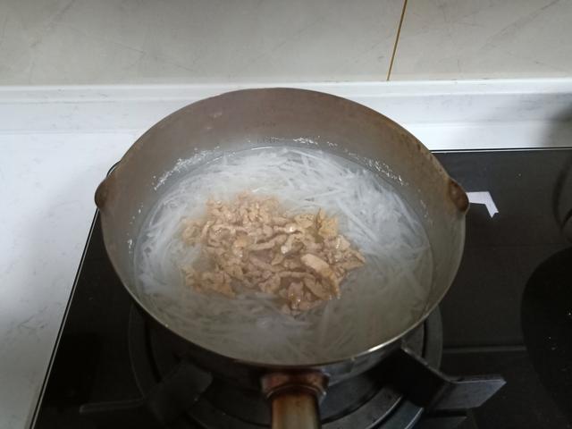 18线小城镇老两口的晚餐，10元钱成本，热乎鲜美贼好吃