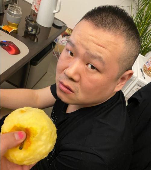 蓝梦琳|岳云鹏老婆剃光头发住院照片，遭网友批评故意占用公共资源