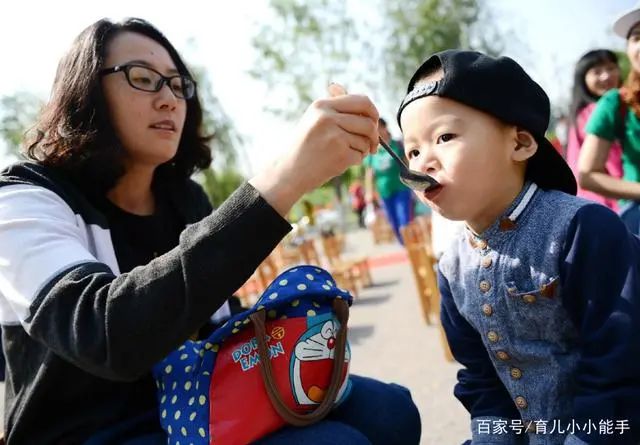 暖先生格调：“孩子不吃饭，总要追着喂”，李玫瑾教授教你一招改掉坏习惯