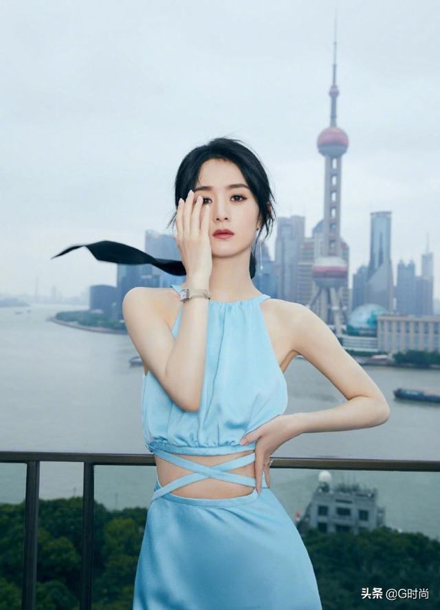 白衬杉格子梦|赵丽颖的腰线太美了,一袭水湖蓝露腰裙,尽显身材线条曼妙