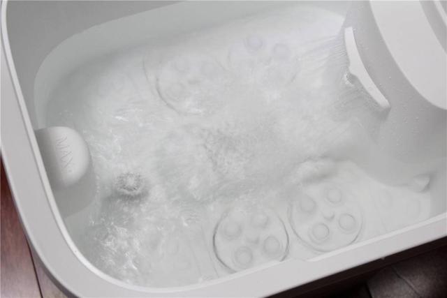 智能冲浪从脚开始！秋冬给父母一个呵护，小米有品高颜值泡脚体验