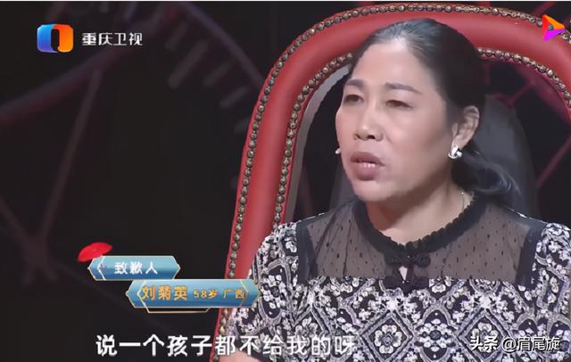 9岁女儿带2个弟弟乞讨，恨母亲25年终原谅，网友：伟大的姐姐