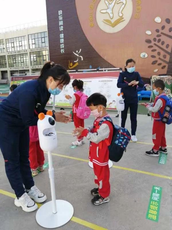 「你的育儿经」幼儿园开学，最后一批“小萌娃”终于“回笼”
