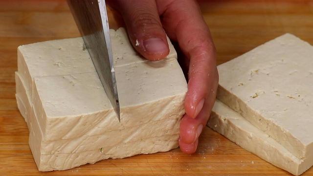 1块豆腐，4个鸡蛋，花2年研究，实在太香了，给红烧肉都不换