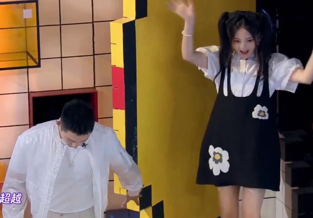 浮生|何炅叫杨超越“大哥”，听清杨超越说的话后，我似乎明白了啥