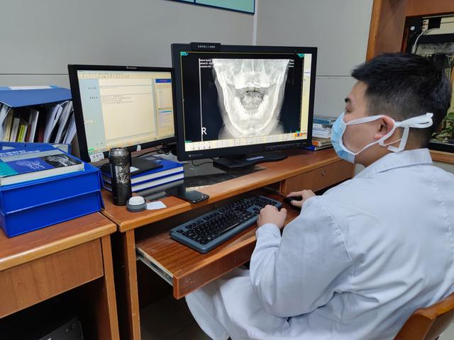 影像|两年半前他们第一个“吃螃蟹”，已使上万