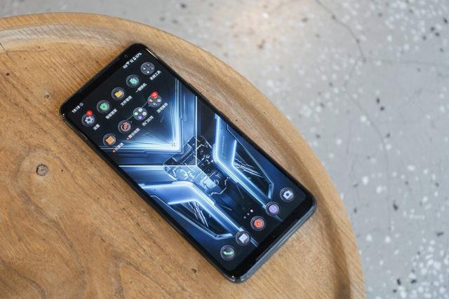 旗舰级电竞体验Get 分期免息0门槛 ROG游戏手机3真香