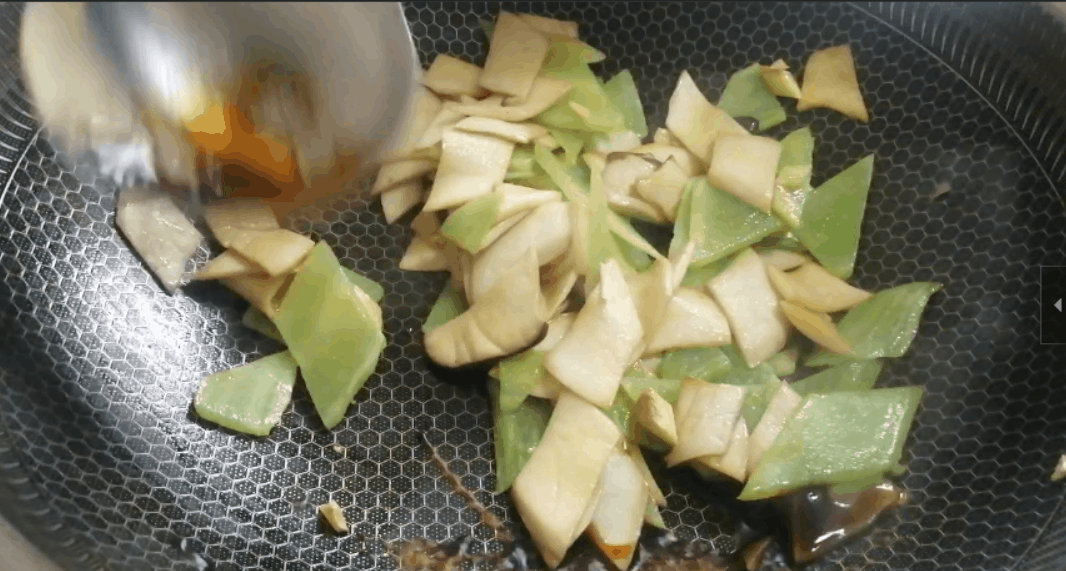 用杏鲍菇做一道清淡爽口的菜品，只需1样辅料，操作简单味道美