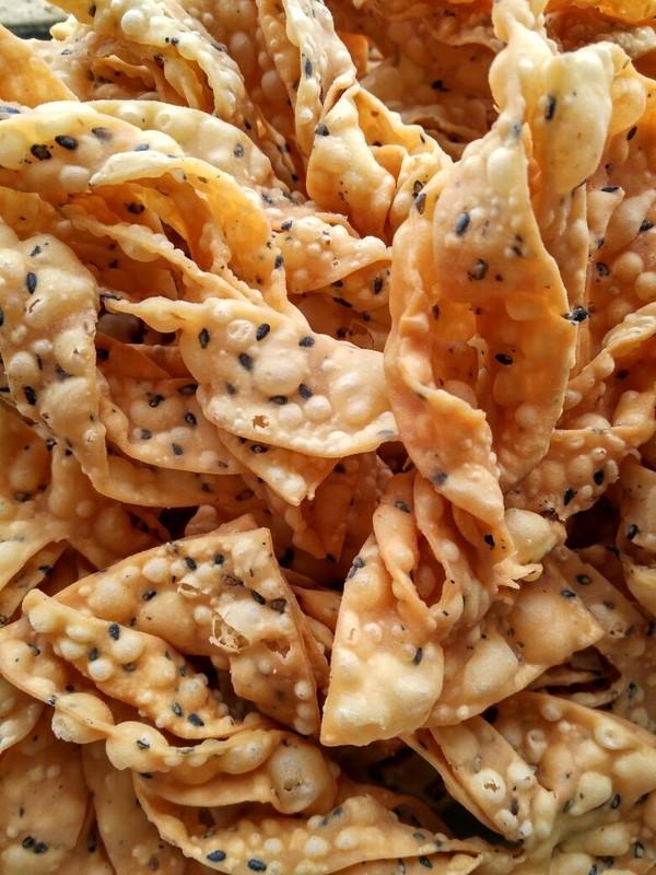 河南炸麻叶的传统配方，酥脆可口，手把手教你制作，入口越嚼越香