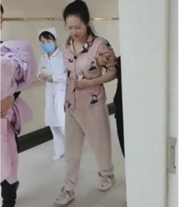 你的育儿经▲“最强悍产妇”火了，生完孩子直接走回病房，医师：可别大意