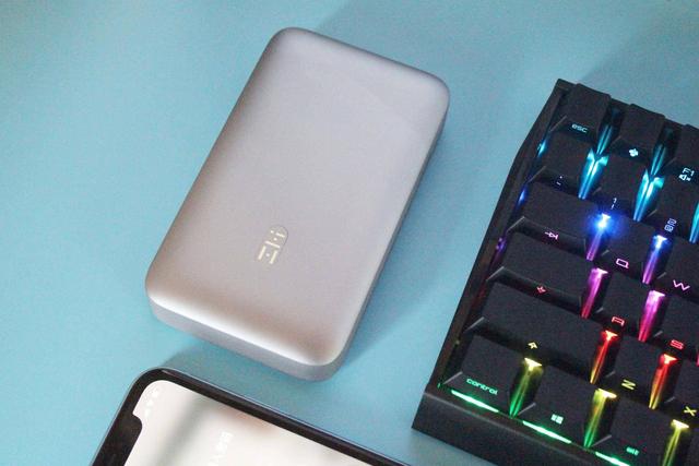 小米生态链紫米出多功能移动电源：不仅能充电、读U盘还能投屏