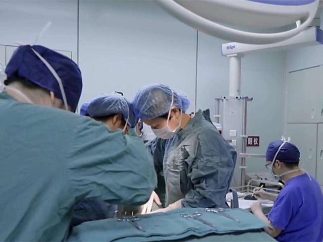 你的育儿经|“剖腹产的时候，可以让医生顺便割下脂肪吗？”医生：你想太多了