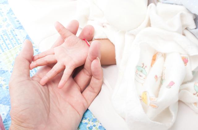 「你的育儿经」孩子指甲上的白点、月牙代表什么？这才是我听过最科学的解释~