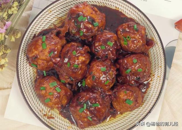 猪肉和白菜的美味新吃法，搭配油豆腐，鲜香又营养，孩子特爱吃