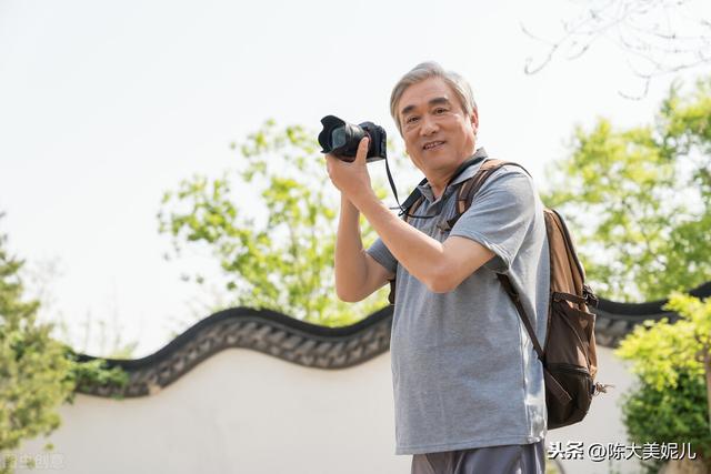 离婚八年的前夫，退休后打来电话：她走了，你来吧，咱俩一起养老