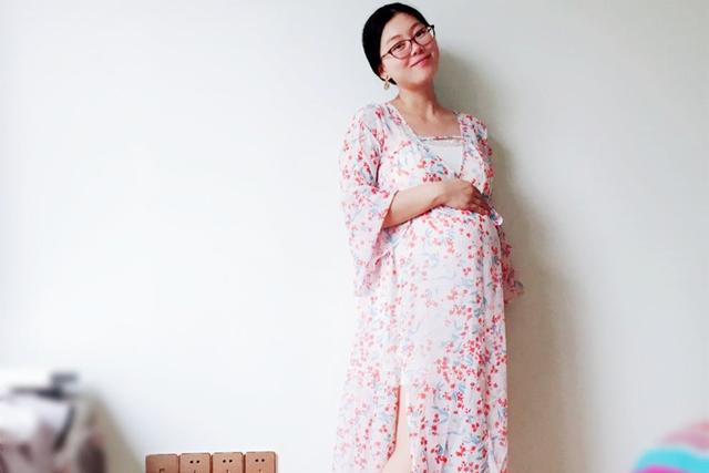 「天使宝贝」孕妇怀孕7个月后肚子变小了，医生检查后皱眉，丈夫表示很无奈