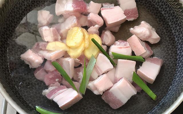 地方特色小吃肉夹馍，教你在家做，饼香肉烂，饱腹抗饿又好吃